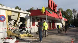 Check spelling or type a new query. Attaque Au Tracteur Belier Dans La Nuit De Dimanche A Lundi Au Supermarche Atac D Ervy Le Chatel