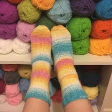 This tutorial goes through every step of the process showing you how. The Wren Socks Free Pattern Pippin Poppycock