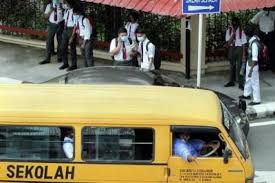 Keluargaku termasuk keluarga yang cukup berada. Guru Bakal Terima Vaksin Lebih Awal