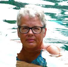 What are some funny or heartwarming books under 250 pages?