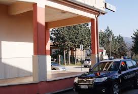 .arrestato lo zio acquisito all'origine del gesto la morbosa gelosia che questi nutriva nei confronti della 42, celibe, pensionato, incensurato, poiché ritenuto responsabile della morte di aiello romeo. Estorsione E Maltrattamenti Ai Genitori Arrestato Ad Aiello Del Sabato Nuova Irpinia