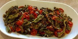 Accompagnati con la salsa di pomodoro, sono ideali da servire sia caldi che freddi. La Ricetta Dei Peperoncini Verdi Alla Napoletana