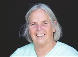 Cindy Hoskins's Instagram, Twitter & Facebook