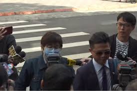 楊蕙如於大學時期曾背負超過新台幣十萬的卡債淪為卡奴，但畢業後因為利用信用卡八倍紅利回饋、網路拍賣、電視購物 禮券優惠，從中國信託商業銀行倒賺一筆，因而引起爭議 ，更被媒體封為「卡神」 。 除了卡奴外，根據民調，包括消基會、行政院消費者保護委員會、檢察官及多數民眾. æ¡ˆç™¼å¾Œé¦–åº¦ç¾èº« å¡ç¥ž æ¥Šè•™å¦‚å¦èªè¾±å…¬ç½²ç‡™æ‰‹å±±èŠ‹åœ¨å¾Œé ­ ä¿¡å‚³åª'