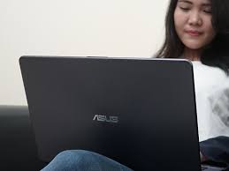 Asus vivobook x505za siap menjadi pilihan notebook best value dengan kekuatan handal, terlebih ia akan menyajikan kekuatan komputasi yang hebat. Asus Vivobook 15 X505za Murah Pakai Ryzen 3