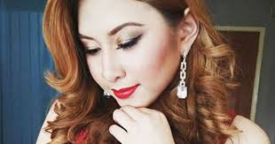 #cassandra #biarakusaja #versiakustikband cassandra kembali merilis lagu terbaru mereka yang berjudul 'biar aku saja'. Biodata Penuh Miera Liyana Pelakon Drama Biar Aku Jadi Penunggu Picisan Hakim Ramli