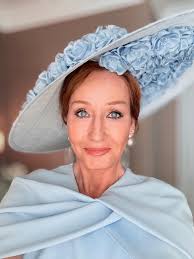 Gloria Everett (@a_swisshausfrau)