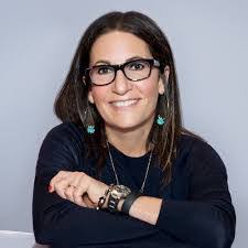 Tess Page's Instagram, Twitter & Facebook