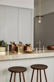 H M Home Printemps 2020 En 2020 Deco D Interieur Bon Marche Decoration Maison Meubles En Bois Fonce