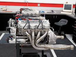 The design uses some features of other v8's in the series, most notably the high cam position in the block is similar to the dodge v8, while the front mounted distributor and oil pump location mimics the ford v8, while. Chevy Nascar Engine R07 Small Block Photo 1 Nascar Engine Engineering Chevy