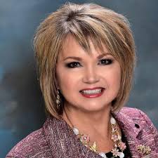 Linda Wicks's Instagram, Twitter & Facebook