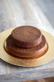 Gâteau d'anniversaire qui vous permettra de célébrer ce jour de fête. Gateau D Anniversaire Et Guirlande De Fanions Diy Le Petit Monde D Elodie