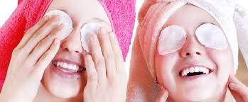 If you want to achieve even better results, you should try mixing up a few ingredients for an optimal effect. Remove Eye Bags Effectively With These Home Remedies