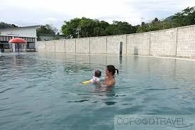 Agak mendamaikan dan tenang dgn kolam air panas semulajadi (agaknyerla). Suria Hot Spring Bentong Pahang Cc Food Travel