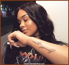 Kleines rosen tattoo, tattoo am mittelfinger, ideen für frauen tattoos, finger tattoo zum kleine tattoos sind für die meisten menschen perfekt. Schone Baddiepins1 Schone Baddiepins1 Baddiepins1 Schone Baddiepins1 Mountaintattoo Sch Tatowierungen Kleine Tattoo Ideen Schrift Tattoos