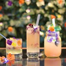 Ross simon, owner of bitter & twisted cocktail parlour in downtown phoenix, loves soak ¼ cup dried hibiscus flowers in 1 quart of water for two hours in the refrigerator. Book It Buy It Try It Harper S Bazaar Edible Flowers Recipes Flower Food Edible Flowers