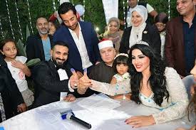 شاركت الفنانة سمية الخشاب، جمهورها ومتابعيها عبر صفحتها الشخصية بموقع إنستجرام، بمجموعة صور جديدة من رحلتها الأخيرة بالأراضي المقدسة، حيث سافرت، منذ أيام لتأدية العمرة برفقة زوجها الفنان أحمد سعد. Ø§Ù„Ù‚ØµØ© Ø§Ù„ÙƒØ§Ù…Ù„Ø© Ø³Ù…ÙŠØ© Ø§Ù„Ø®Ø´Ø§Ø¨ ÙˆØ£Ø­Ù…Ø¯ Ø³Ø¹Ø¯ Ù…Ù† Ø²ÙˆØ§Ø¬ Ù†Øµ Ø§Ù„Ù„ÙŠÙ„ Ø¥Ù„Ù‰ Ø·Ù„Ø§Ù‚ ÙÙŠ Ø§Ù„ÙØ¬Ø± Ù…Ø¬Ù„Ø© Ø³ÙŠØ¯ØªÙŠ