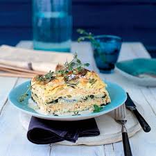 Lachslasagne Mit Spinat Und Parmesan Rezept Living At Home In 2020 Lachslasagne Mit Spinat Lachs Lasagne Lachslasagne Rezept