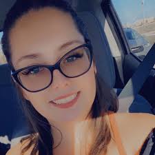 Who does family photoshoots for the low??? I'm talking 250 or less. Maybe a  newbie looking to build their portfolio but does good work.