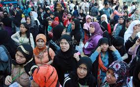 Kerajaan sedang pertimbang untuk mengeluarkan permit kerja sementara kepada pekerja asing tanpa izin yang berada di. Malaysia Tangkap 350 Tki Ilegal Karena Tidak Punya E Kad Okezone News