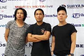 C f ku tak bahagia, melihat kau bahagia dengannya dm g c ku tak bahagia, melihat kau bahagia reff 2 f g harusnya aku yang disana em. Chord Kunci Gitar Lagu Hargai Aku Armada Lengkap Dengan Liriknya Bangka Sonora Id