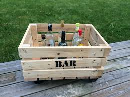 Coffre De Rangement Bar En Bois De Palette Coffre Vintage Sur Roulette En Metal Noir Pochoir Bar Fragile Pallet Coffee Table Coffee Table Diy Annonces correspondantes préciser la recherche (647). pinterest