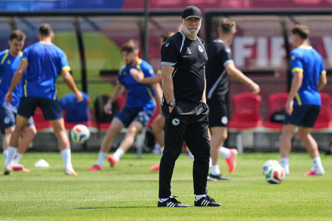 Bosnia will play with hearts in World Cup opener, says coach Barbarez |  Arab News