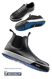 El video demuestra cada una de las pruebas que se realizo al zapato donde se. Zapatos De Chef Disenados Para Los Suelos De Cocina Resbaladizos Por La Firma Chaud Devant Con Suelas Tecnicas Michelin Zap Zapatos Para Cocina Zapatos Botas