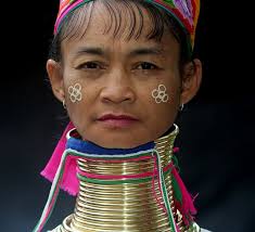 Wearing Rings To Have A Giraffe S Neck In Thailand Asia Thailand Padaung Long Neck Giraffevrouwen Giraffe Tribe Karen People Mae Hong Son Neck