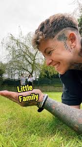 Jodie Oakes's Instagram, Twitter & Facebook