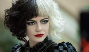 Emma stone unveils the villain's' humble beginnings in disney's cruella while sporting a slew of stunning looks, including a graphic the future makeup moment inspired by the sex. Emma Stone Tampil Nyentrik Perankan Cruella De Vil Suara Surabaya