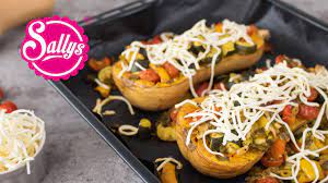 Ich habe letztens von einer kollegin einen butternutkürbis mitgebracht bekommen, da sie dafür keine verwendung mehr hatte und es wäre ja zu schade gewesen den leckeren kürbis wegzuwerfen. Ofenrezept Superleckerer Butternut Kurbis Mit Gemuse Und Kase Sallys Welt Youtube