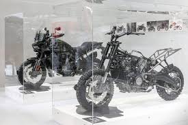 Harley Estreia Moto Aventureira Pan America 1250 E Naked Bronx 975 Em Milao Uol Carros
