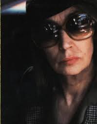 Io ho una bandiera verde bianca e rossa. La custodisco come un gioiello.  Siamo morti, per quel tricolore, perdio! Impiccati, fucilati,  decapitati..." Oriana Fallaci ღ Aveva ragione la strega 📖🌟 Scopri l'anima