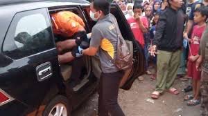 Para ulama menyatakan, dalam membaca alquran seorang harus menggerakkan lidah dan kedua bibirnya. Kepala Sekolah Tewas Didalam Mobil Polisi Temikan Sperma Di Kemaluan Korban Tribun Batam