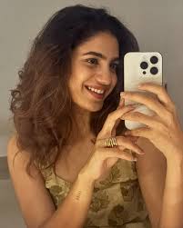 Deepa Thomas's Instagram, Twitter & Facebook