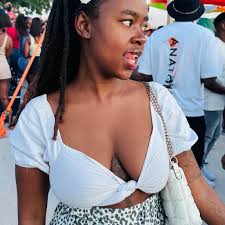 Hi mamies I need to do a bby shower for my sister around end of November or  first week of December so plz anyone knows someone dt do derco dt cn help