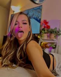 hi guys! come ask me anything here!! (i wanna pin a new one to my page) 🙂  : uSleepyxxxSarah