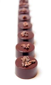 Bonbon Chocolat Noir Et Grue De Cacao Amendoim Com Chocolate Doces Doces Finos