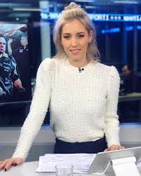 Sportjournalistin laura papendick war eines der gesichter von sky sport news hd. Laura Papendick Mit Weihnachtspulli Geht Es Ab In Die Facebook