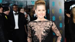 Dawn of justice, ben affleck, amy adams, and henry cavill recently took to the stage of the graham norton show i don't know about you, but for some reason amy adams seems to have the best batman voice of them all. Amy Adams Reveals Her Daughter Has A Crush On Henry Cavill Touched His Booty On Set Entertainment Tonight