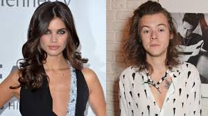 Pictures have emerged showing the pair hugging outside the venue on thursday and leaving wearing the same clothes on friday morning. Harry Styles Dating Victoria Secret Model Sara Sampaio Youtube