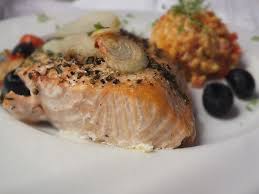 Mediterranes Lachsfilet In Der Folie Gegart Rezept In 2020 Rezepte Fischfilet Rezepte Rezeptideen
