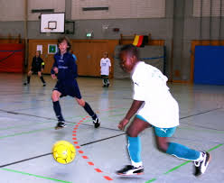 Futsal is de officiële europese benaming voor zaalvoetbal. Hallenfussball Wikipedia
