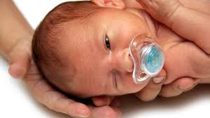 Zusätzlich kann mundsoor bei einem baby noch zu einer trinkschwäche führen oder leichtes fieber. á… Mundpilz Mundsoor Bei Sauglingen Ursachen Symptome Und Behandlung