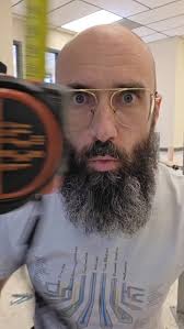 We don't know how to pronounce this comet's name. Does it rhyme with  "daily"? One of Edmond Halley's biographers pronounced it to rhyme with  "crawly." But among those with the surname today,