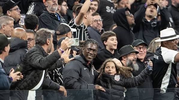 Por que Seedorf assistiu Corinthians x Vit&oacute;ria no meio da torcida? - ESPN