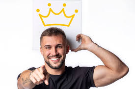 Quem são os participantes famosos cotados nesta edição. Arthur E O Lider Da Semana No Bbb 21 E Projota Ganha Premio De R 10 Mil