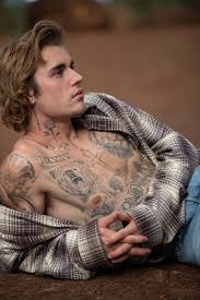 Justice the album out now. Justin Bieber Verrat Die Wenig Bekannten Geschichten Hinter Seinen Tattoos Vogue Germany