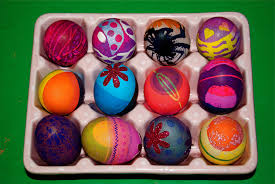 Se quedan muy bonitos y son muy sencillos de hacer. Decorar Huevos De Pascua Con Los Ninos Consumer